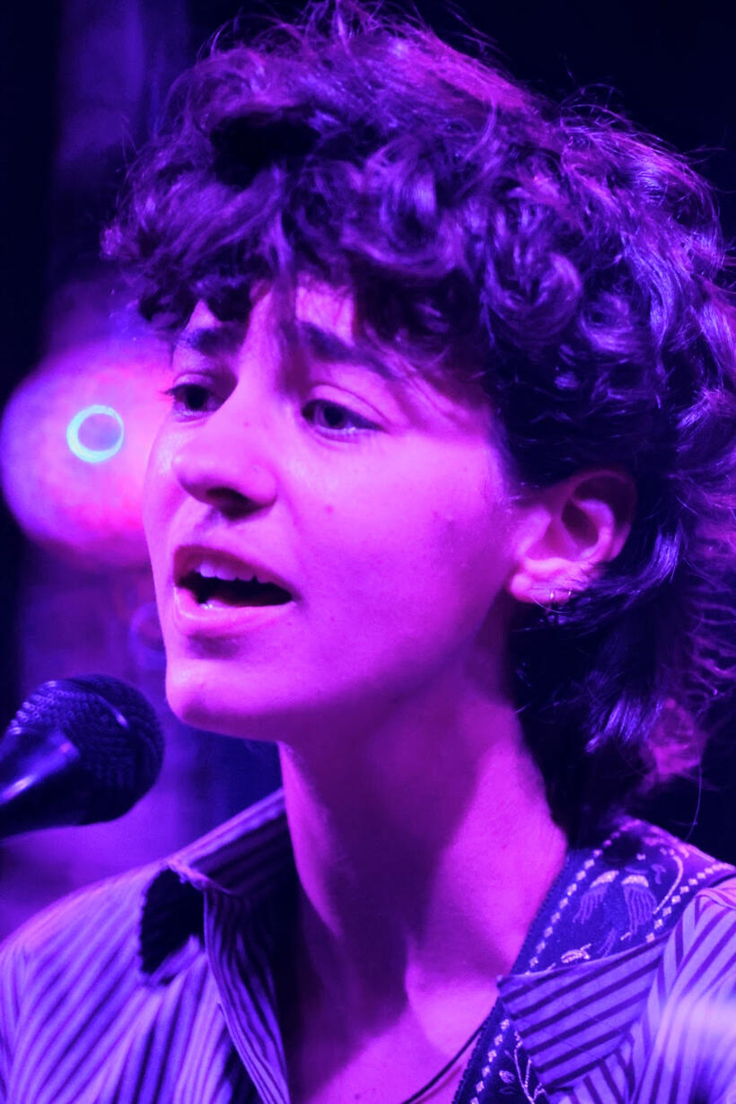 Sari Jordan singing